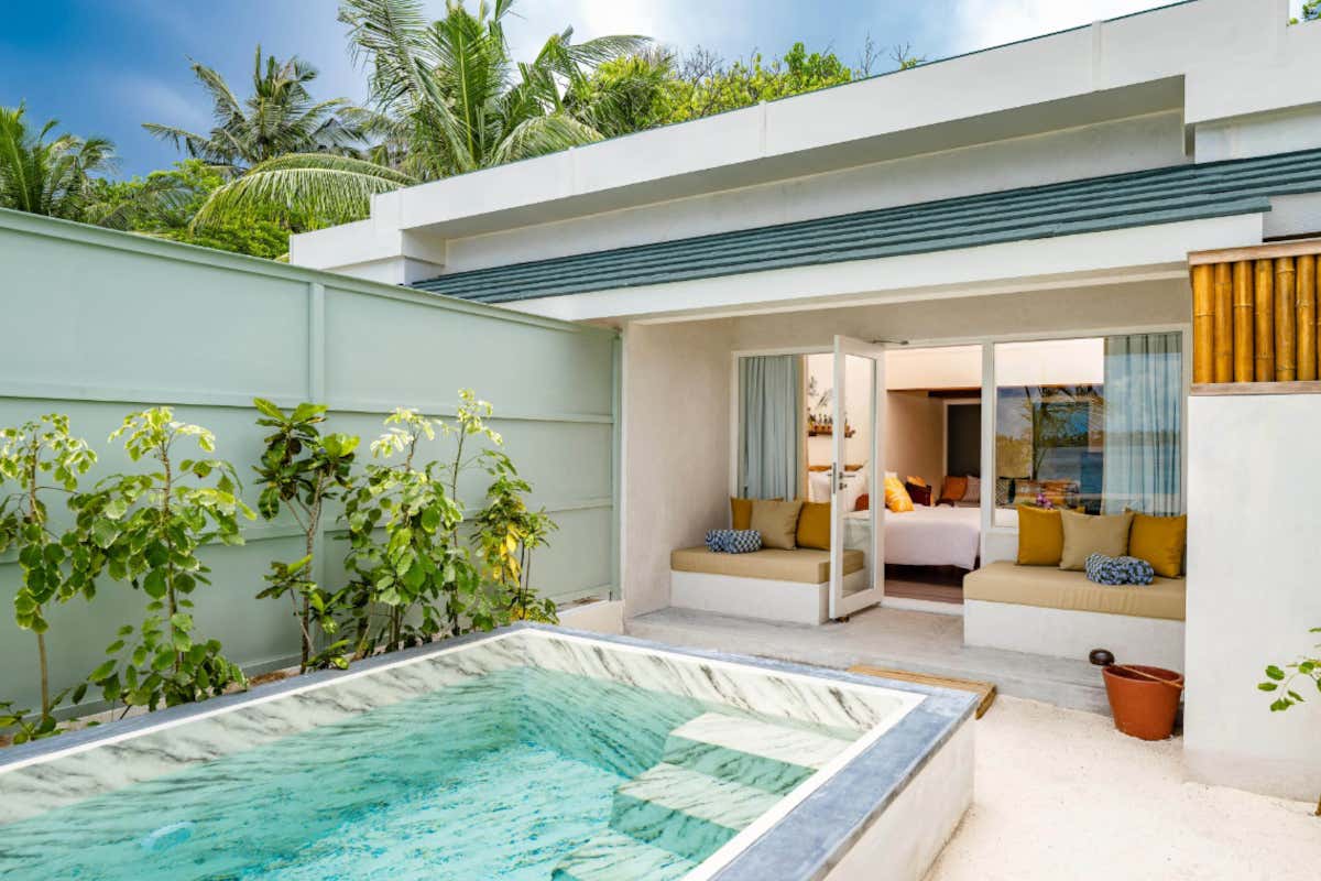 Atmosphere Core, 8 aperture in India e restyling alle Maldive